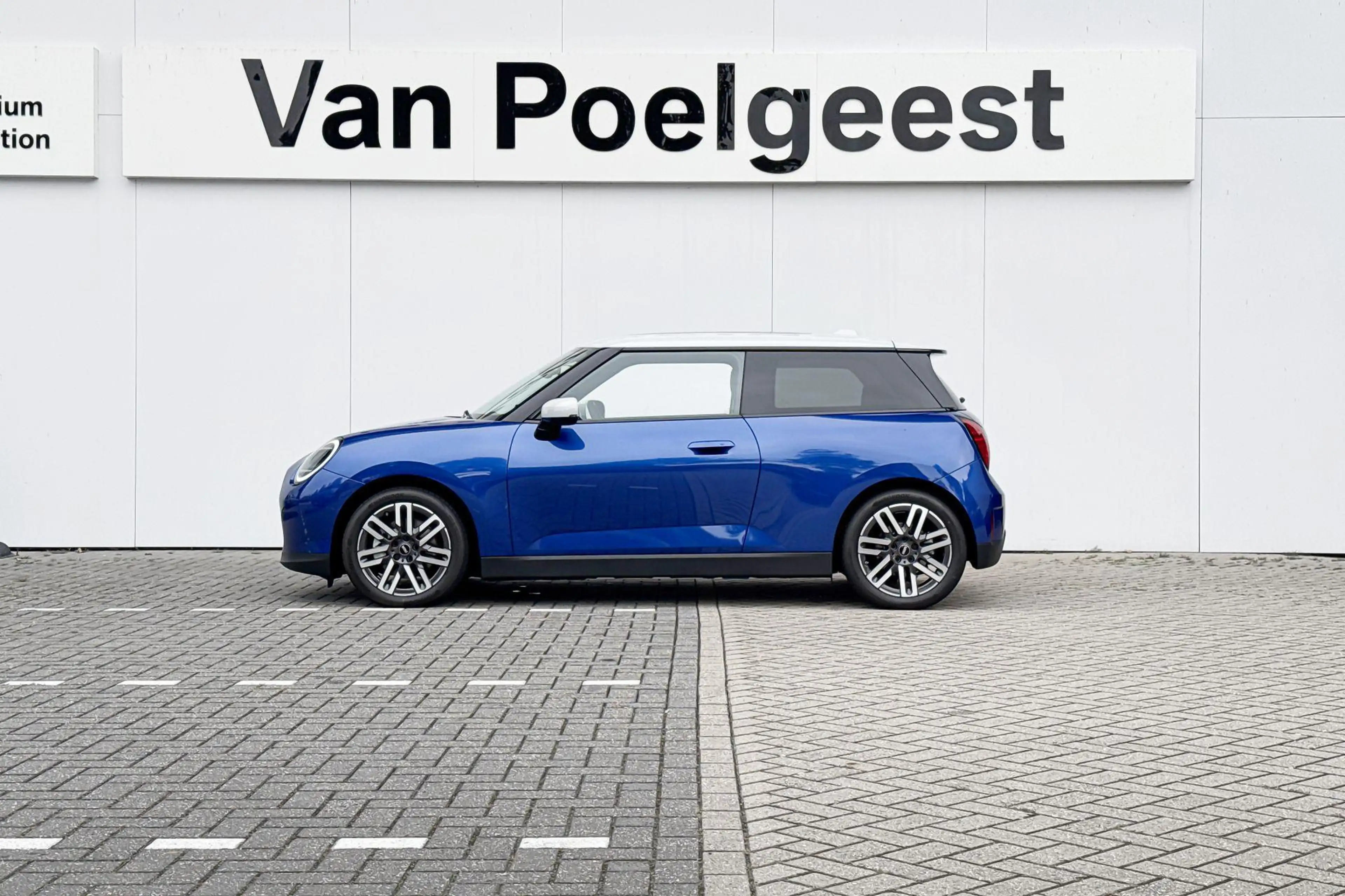 MINI Cooper SE 3-Deurs Favoured M 54.2 kWh — photo 2