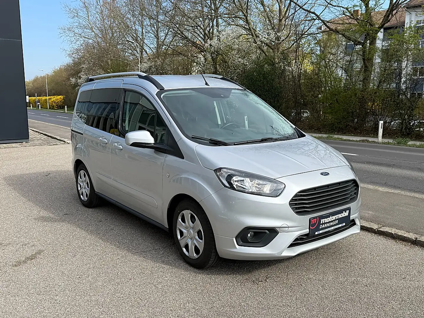 Ford Tourneo Courier 1,0 EcoBoost Trend Silber - 2