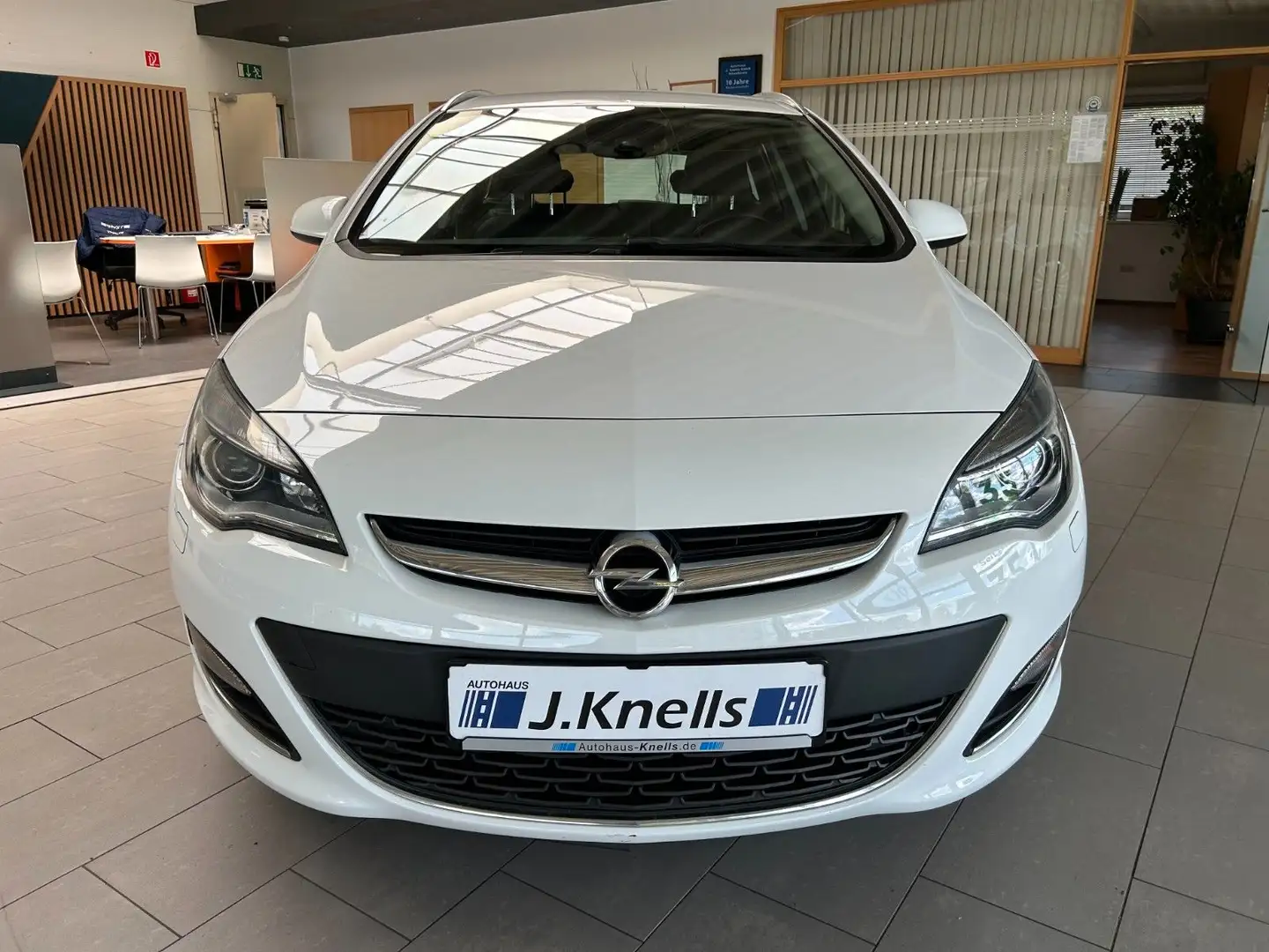 Opel Astra J Sports Tourer Exklusiv/NAVI/AHK/BI-XENON Wit - 2