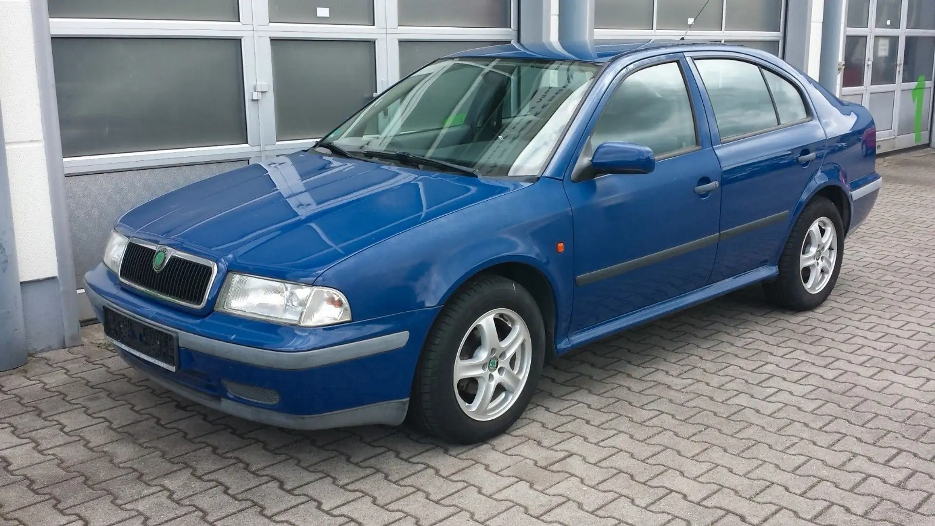Skoda Octavia Lim. 1,6l TÜV NEU ! plava - 2