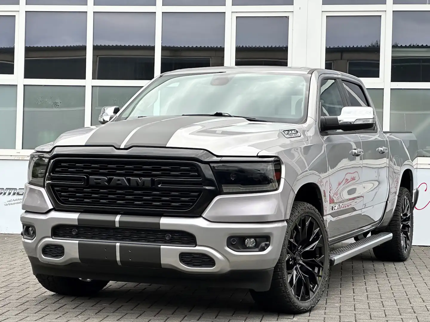 Dodge RAM 1500 Bigh. 5,7 4x4 Mwst 12´´Displ. Pano 22´´ Argent - 1