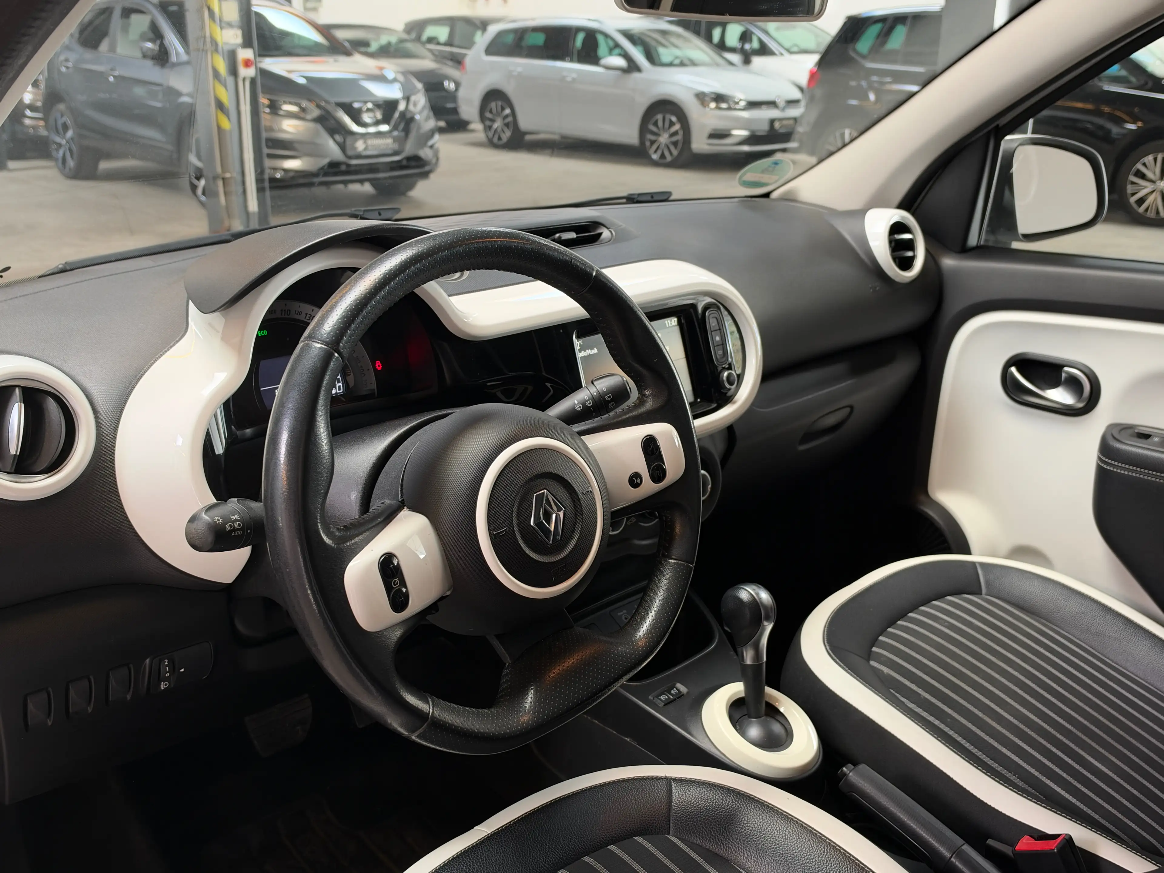 Renault Twingo Intens Automatik Klima Temp CarPlay — photo 8