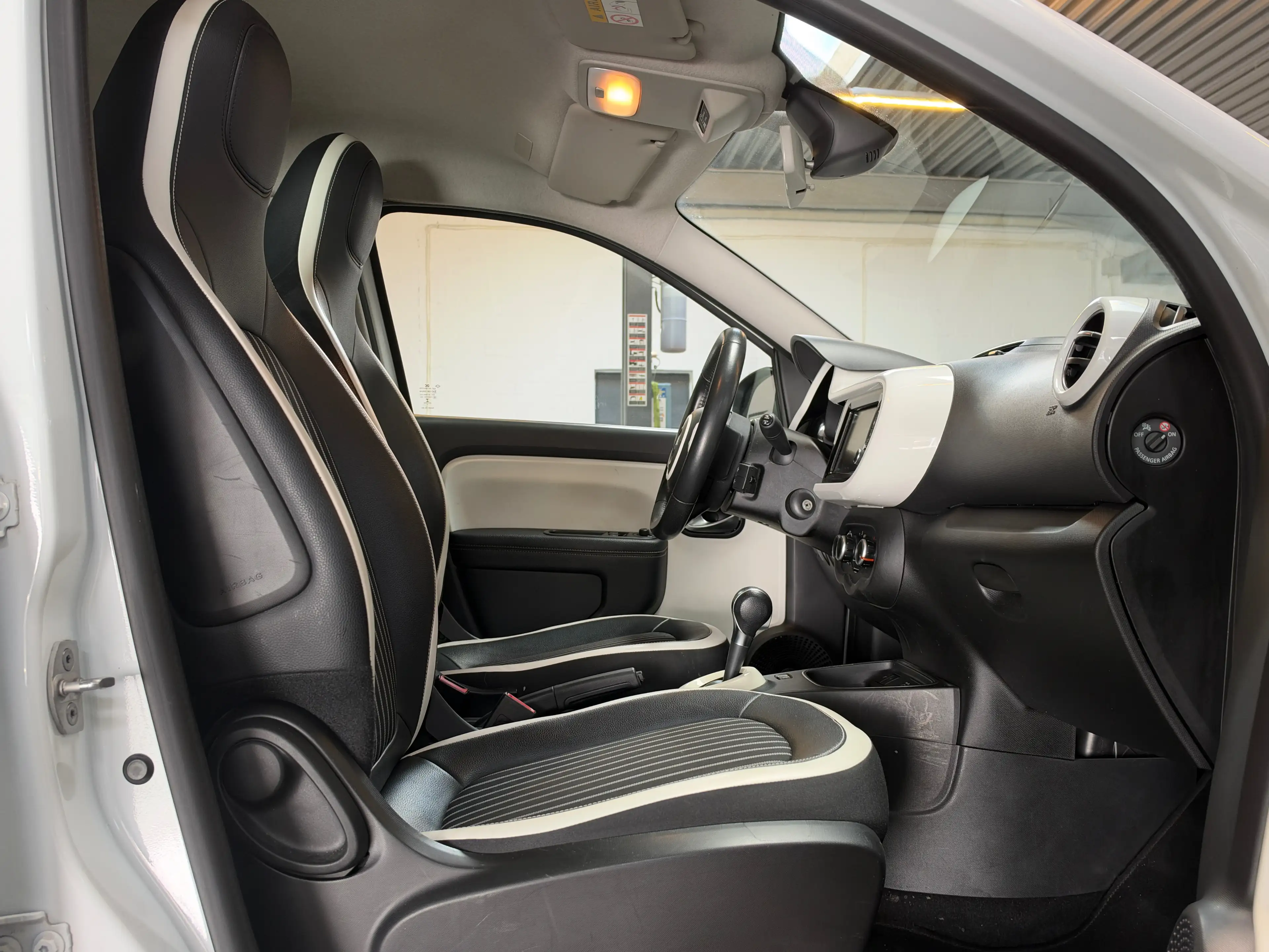 Renault Twingo Intens Automatik Klima Temp CarPlay — photo 12
