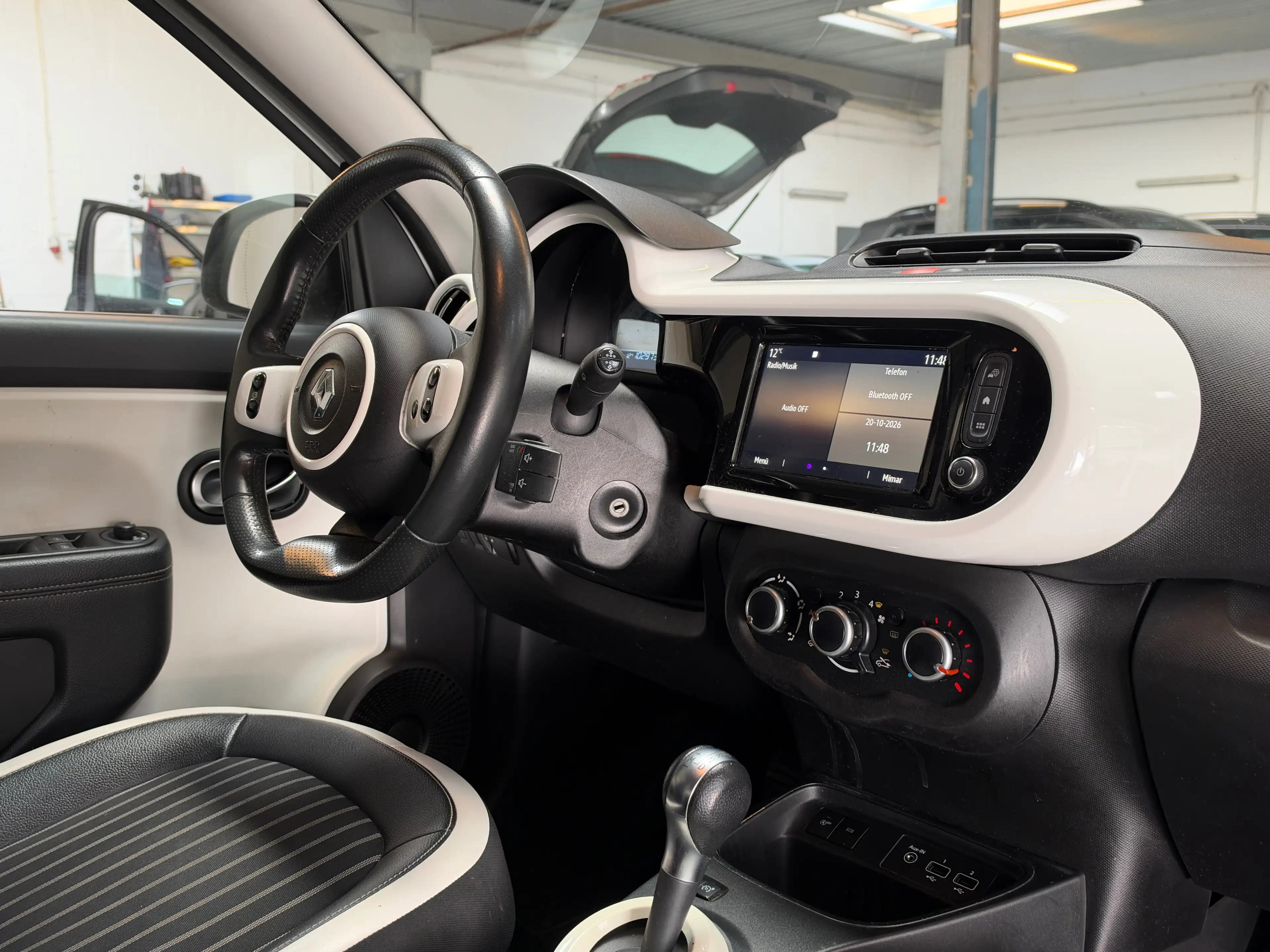 Renault Twingo Intens Automatik Klima Temp CarPlay — photo 13