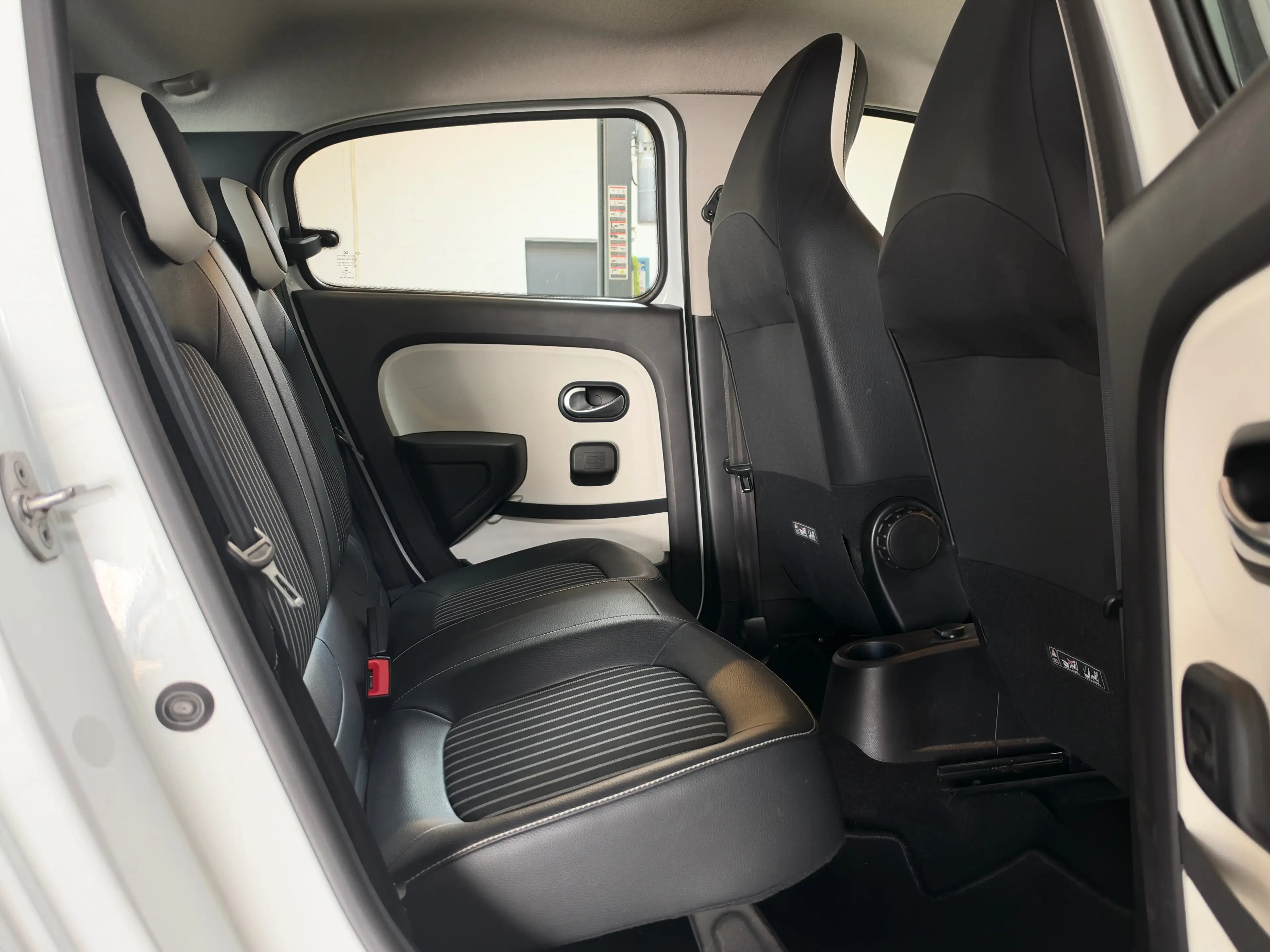 Renault Twingo Intens Automatik Klima Temp CarPlay — photo 11
