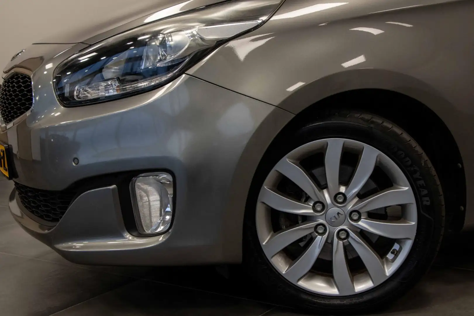 Kia Carens 1.6 GDi DynamicLine |7 persoons | Navi | Clima | L Grijs - 2