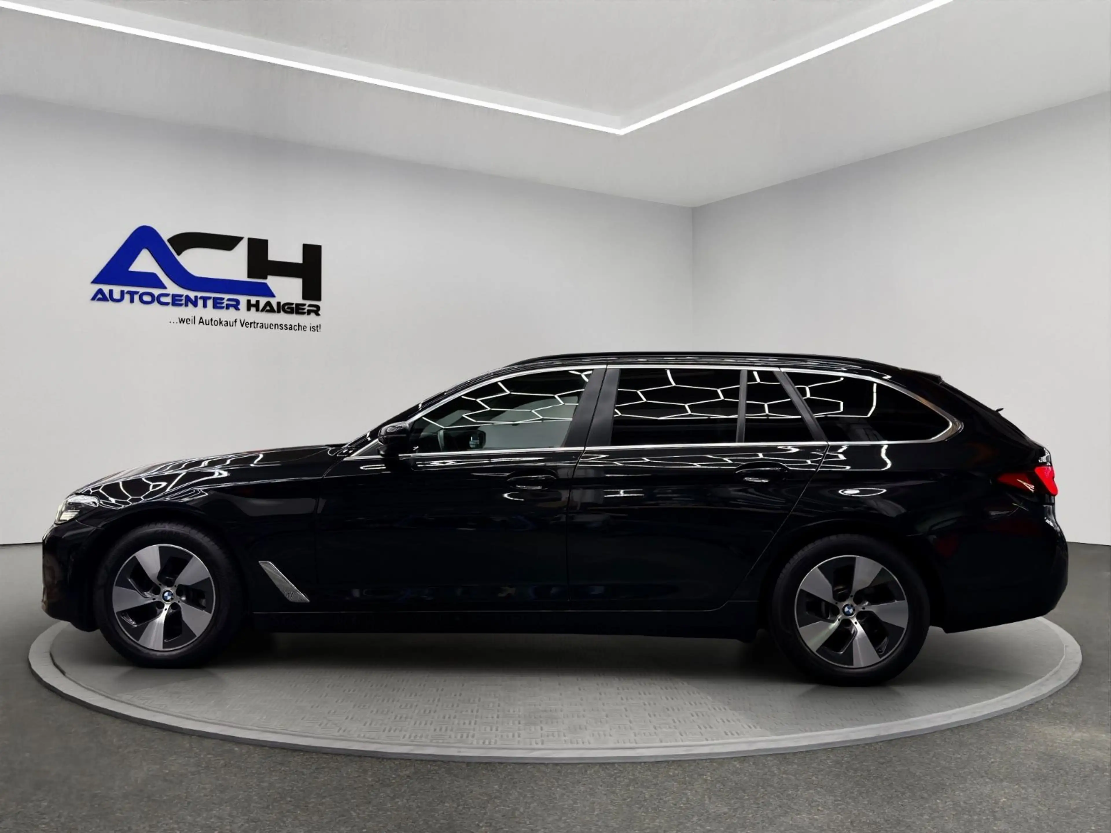 BMW 520 d Touring Steptronic LED*DRIVINGASS*GARANTIE — photo 3