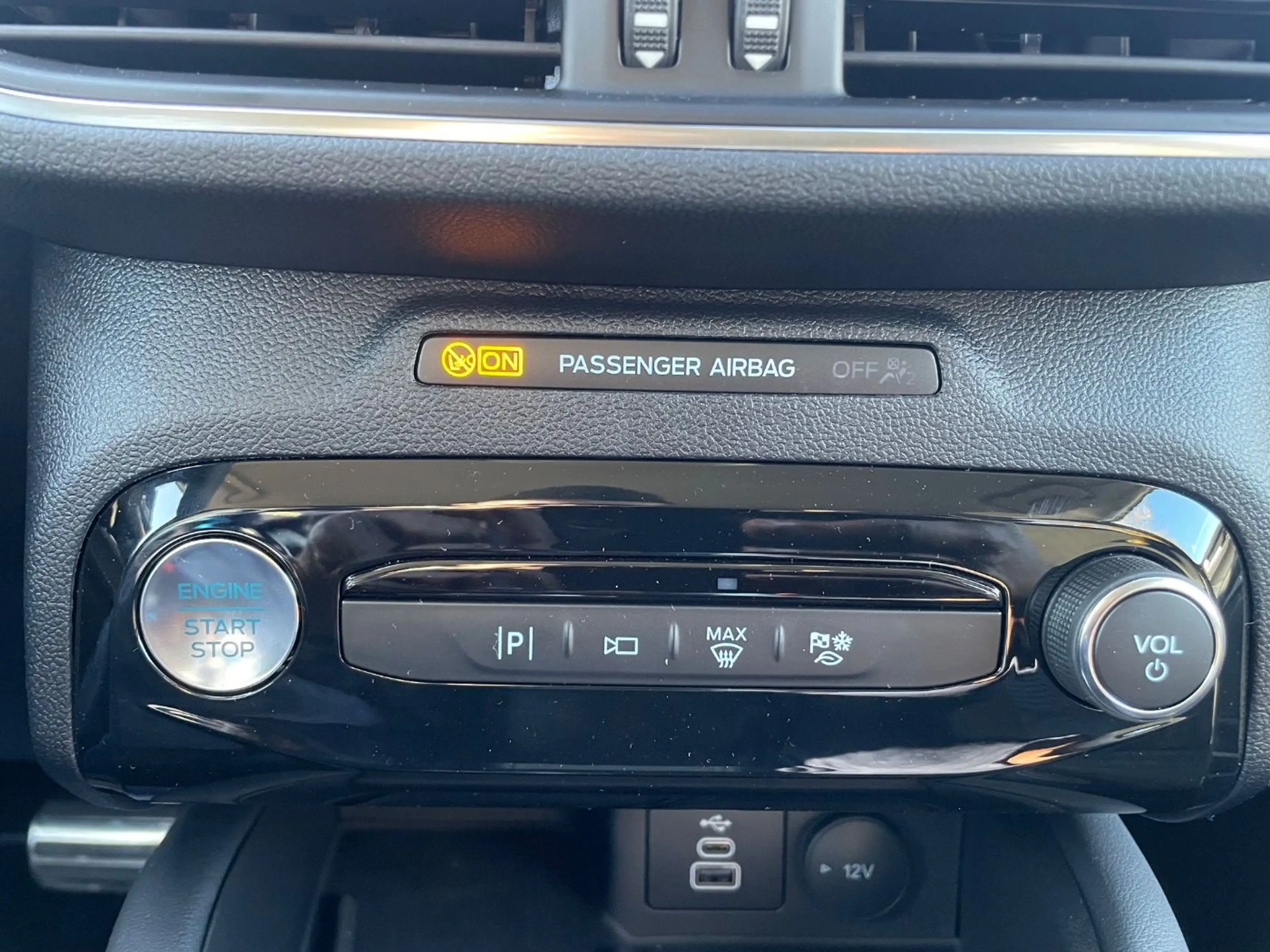 Ford Kuga Active X 2.5 Hybrid AWD PANO*IACC*AHK*360* — photo 18