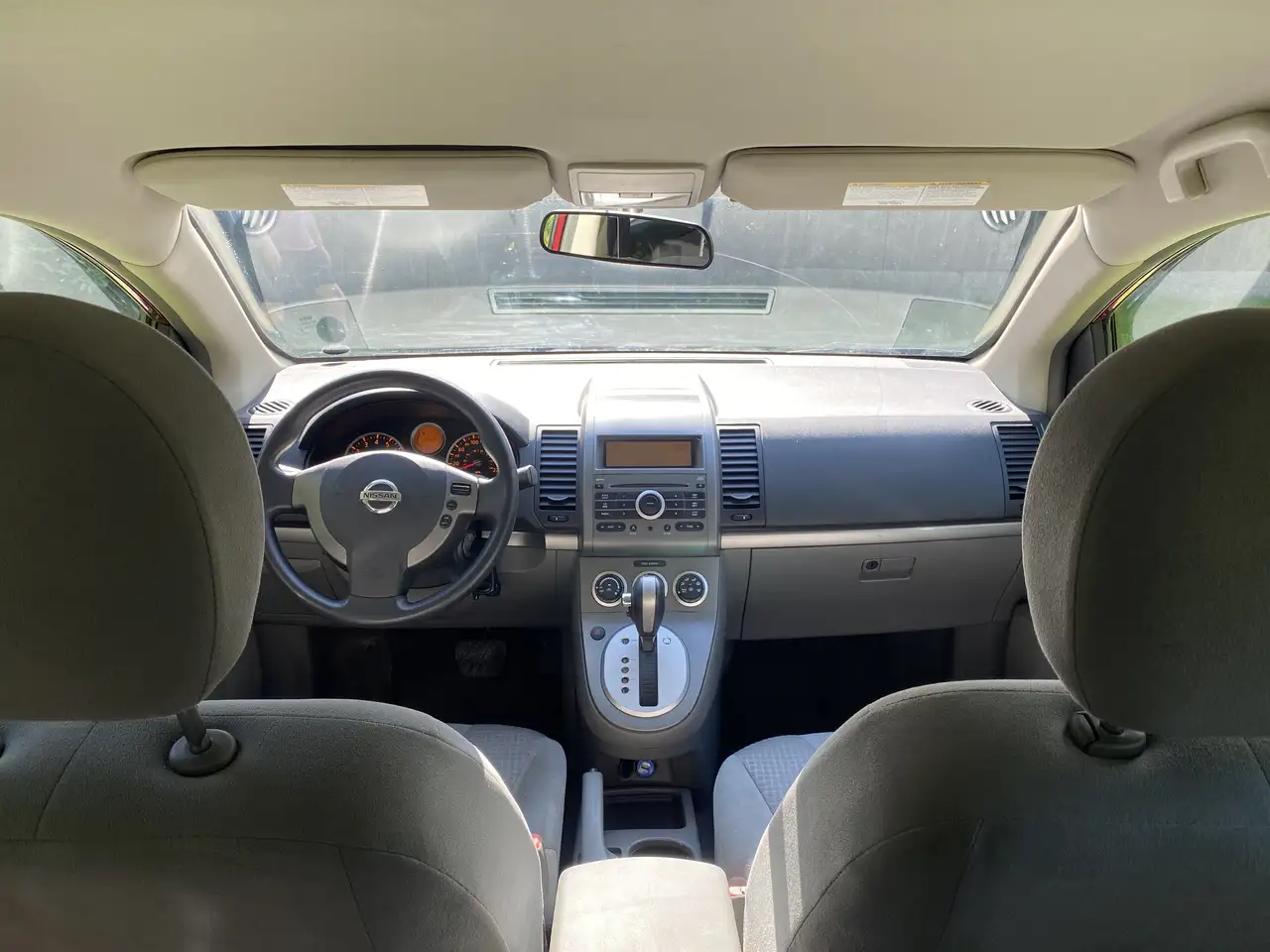 n Sentra снимка n Sentra