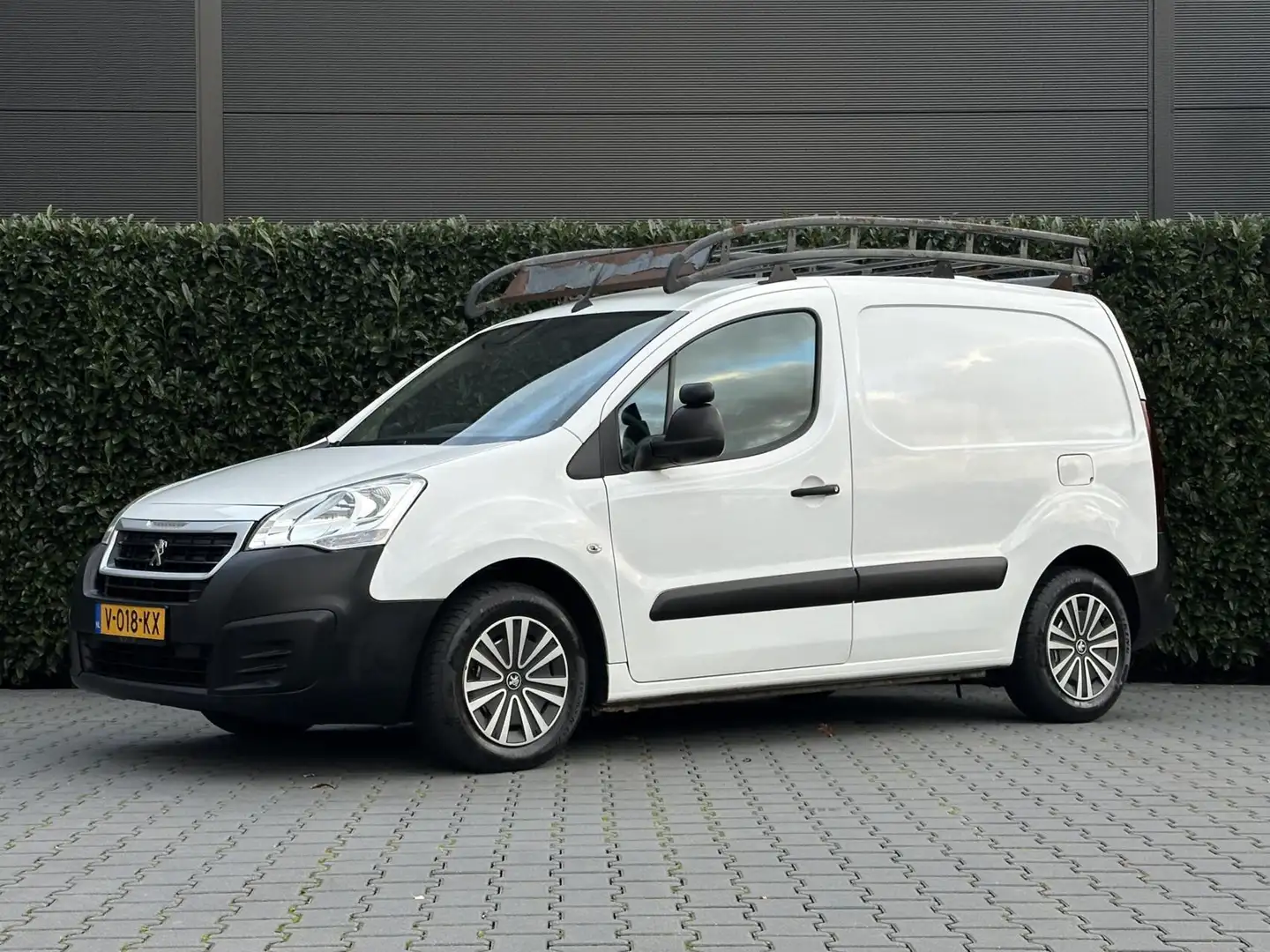 Peugeot Partner bestel 120 1.6 BlueHDi 100 L1 Premium Pack, EURO 6 Wit - 1