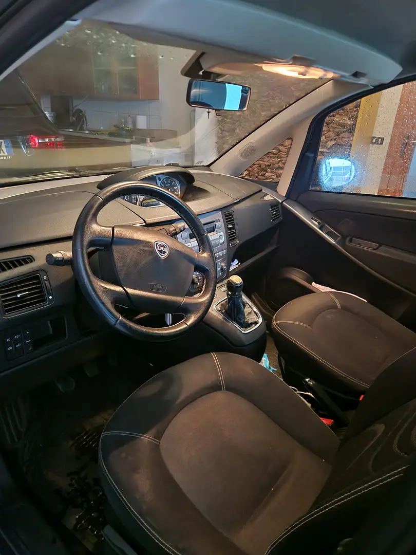 Lancia MUSA 1.3mjt Grijs - 2