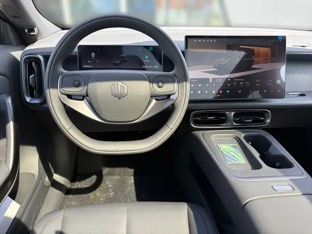 Leapmotor B05 view 9