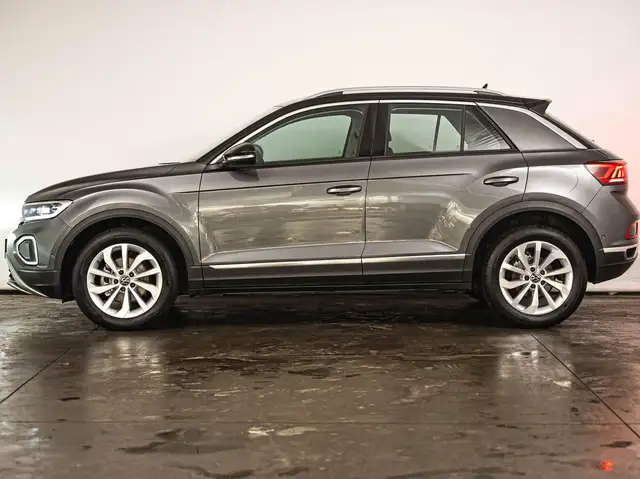 Volkswagen T-Roc view 2