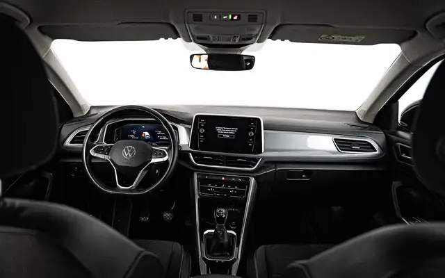 Volkswagen T-Roc view 10