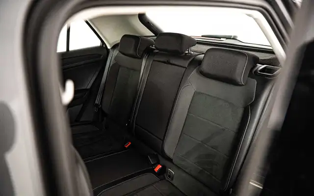 Volkswagen T-Roc view 7