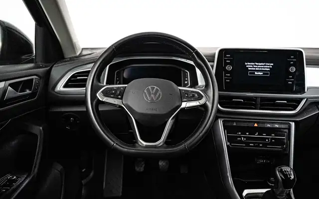 Volkswagen T-Roc view 11