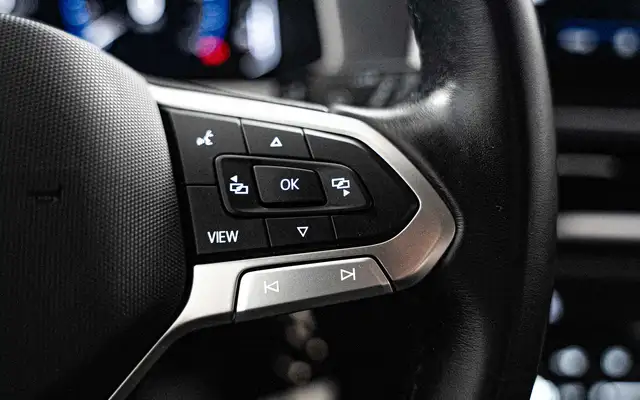 Volkswagen T-Roc view 13