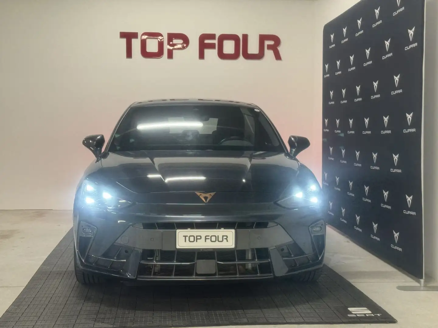CUPRA Leon Leon 1.5 Hybrid 150 CV DSG Gris - 2