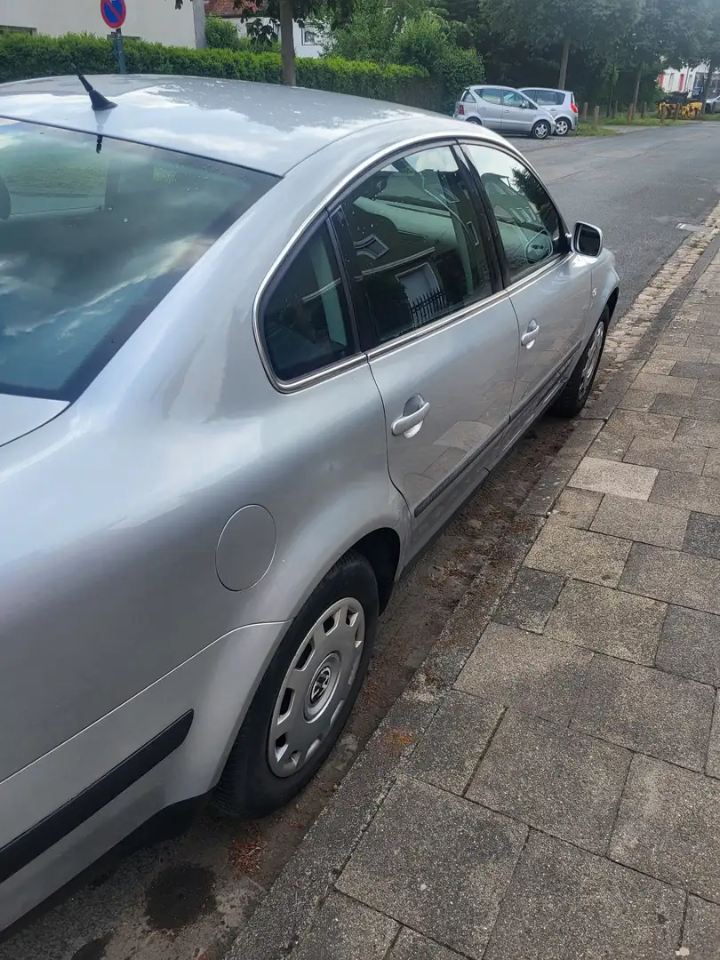 Volkswagen Passat 1.6 Comfortline - 2