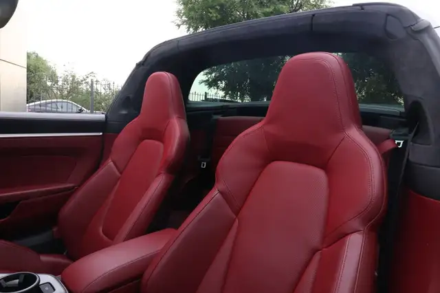 Porsche 992 view 15