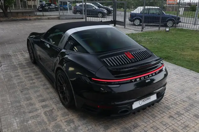 Porsche 992 view 13