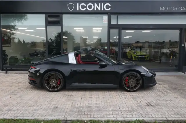 Porsche 992 view 6