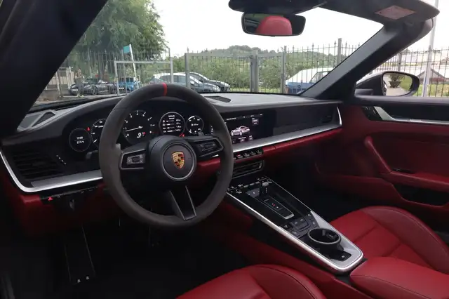 Porsche 992 view 14