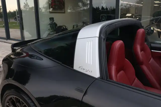 Porsche 992 view 7