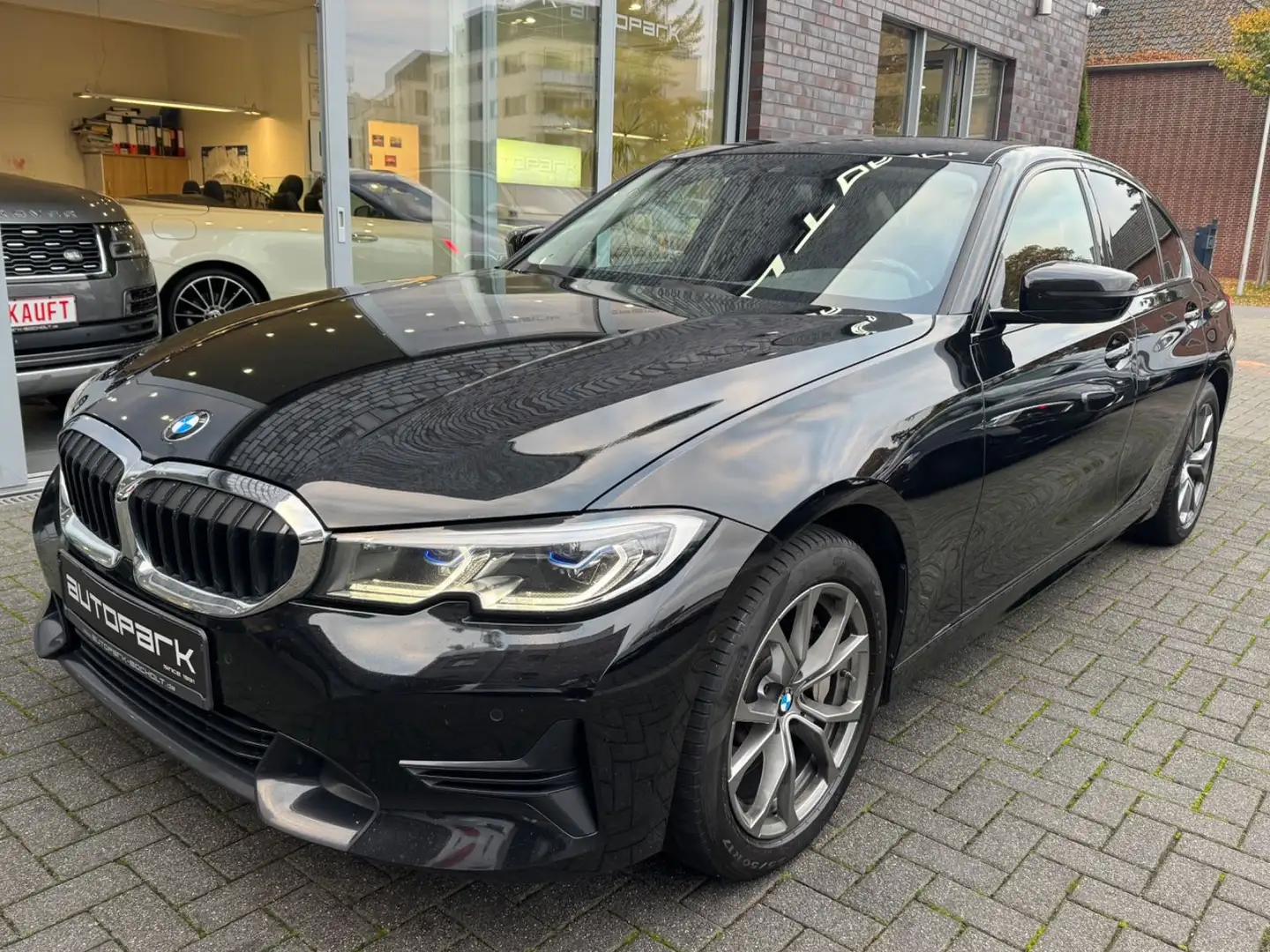 BMW 330 d xDrive Lim. Sport Line Laser Kamera LenkHei Noir - 1