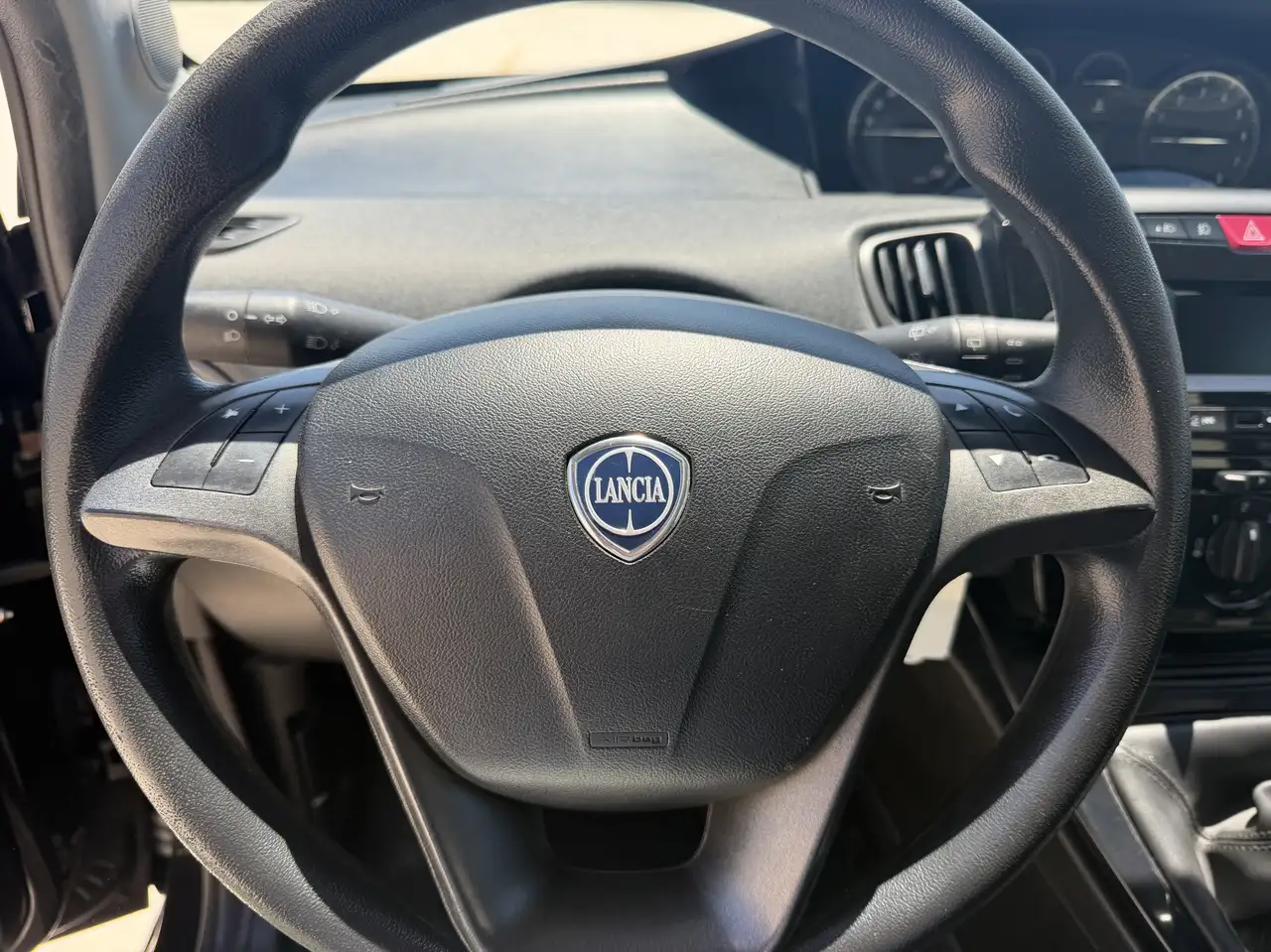 Lancia Ypsilon 2021 — фото 9