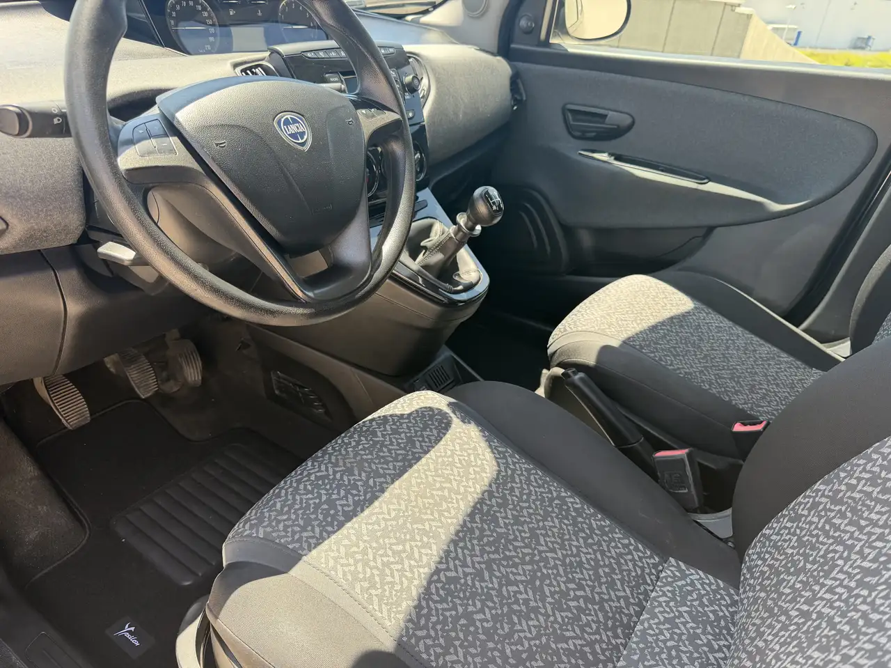 Lancia Ypsilon 2021 — фото 8