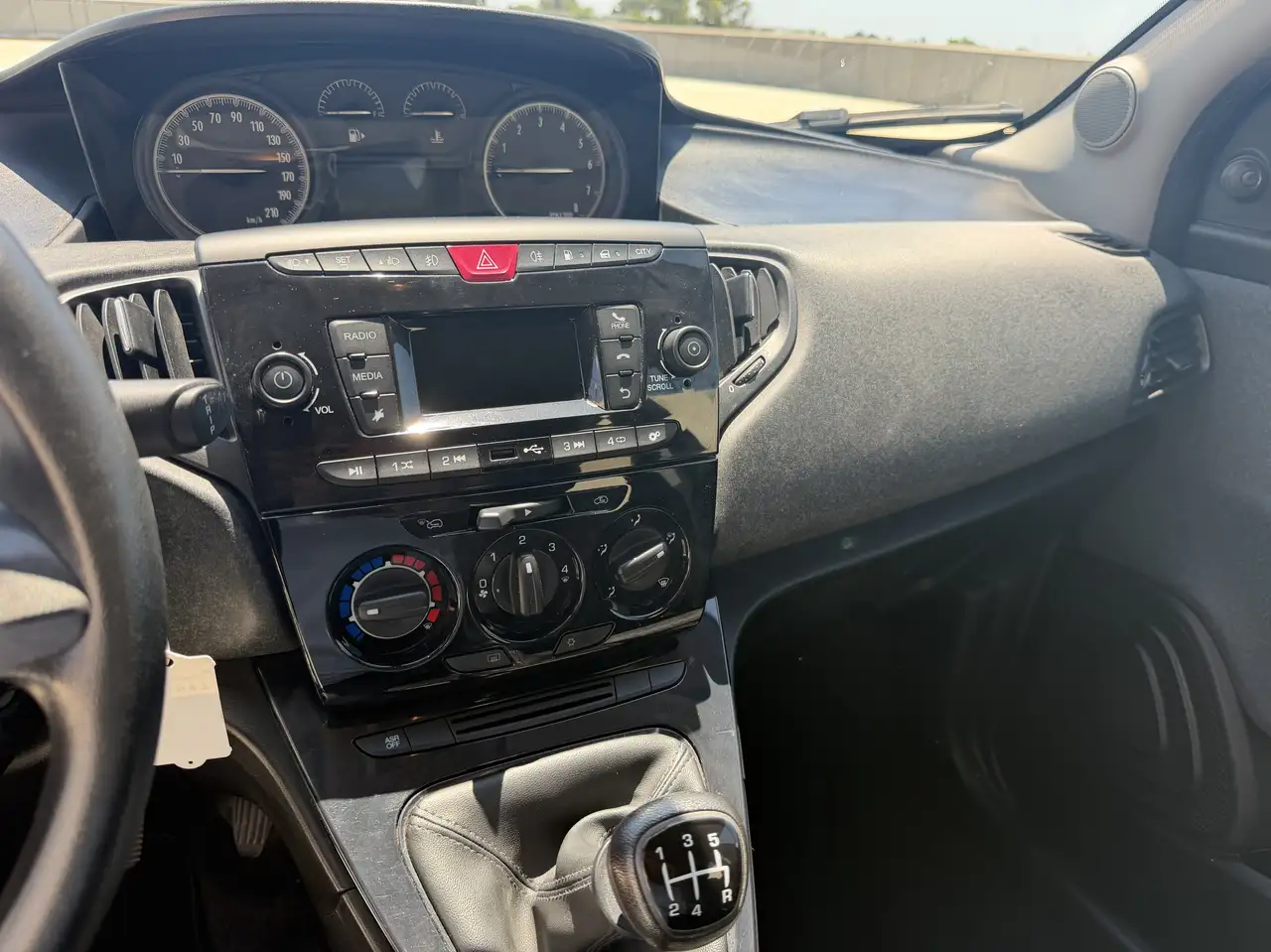 Lancia Ypsilon 2021 — фото 10