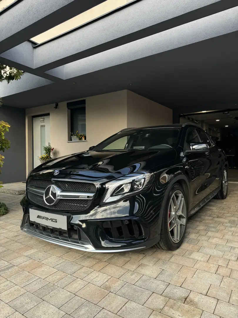 Mercedes-Benz GLA 45 AMG PERFORMANCE - 1