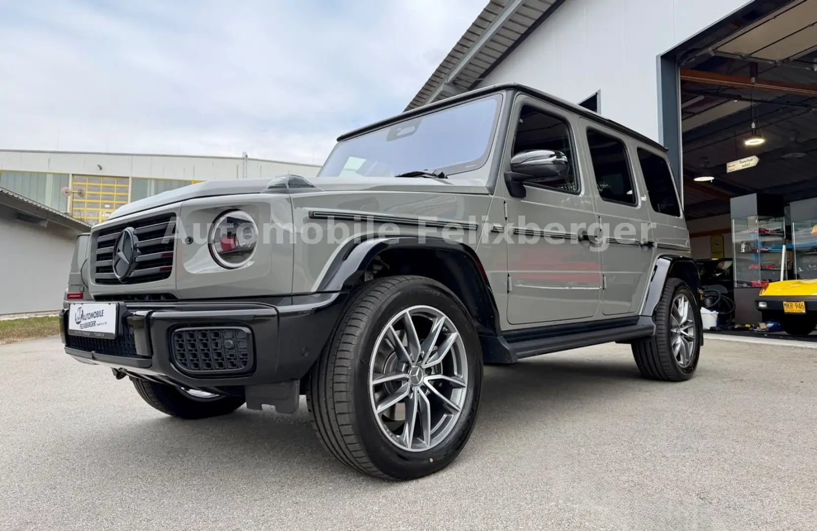 Mercedes-Benz G 450 d NEW Modell AMG Exclusive Night I II Manuf Grau - 1