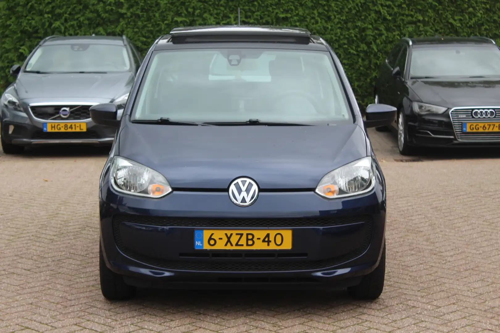 Volkswagen up! 1.0 move up! BlueMotion / Panoramadak / Navigatie Blau - 2