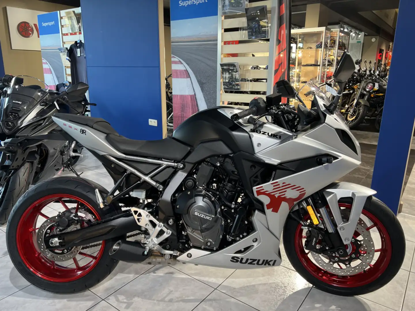 Suzuki GSX-8R Grijs - 2