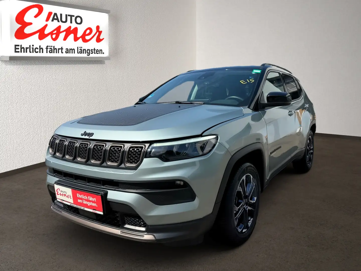 Jeep Compass 1.3 PHEV UPLAND AT Zwart - 2