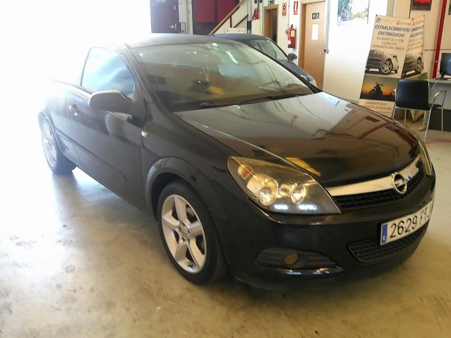 Opel Astra GTC 1.6 16v Enjoy Zwart - 2