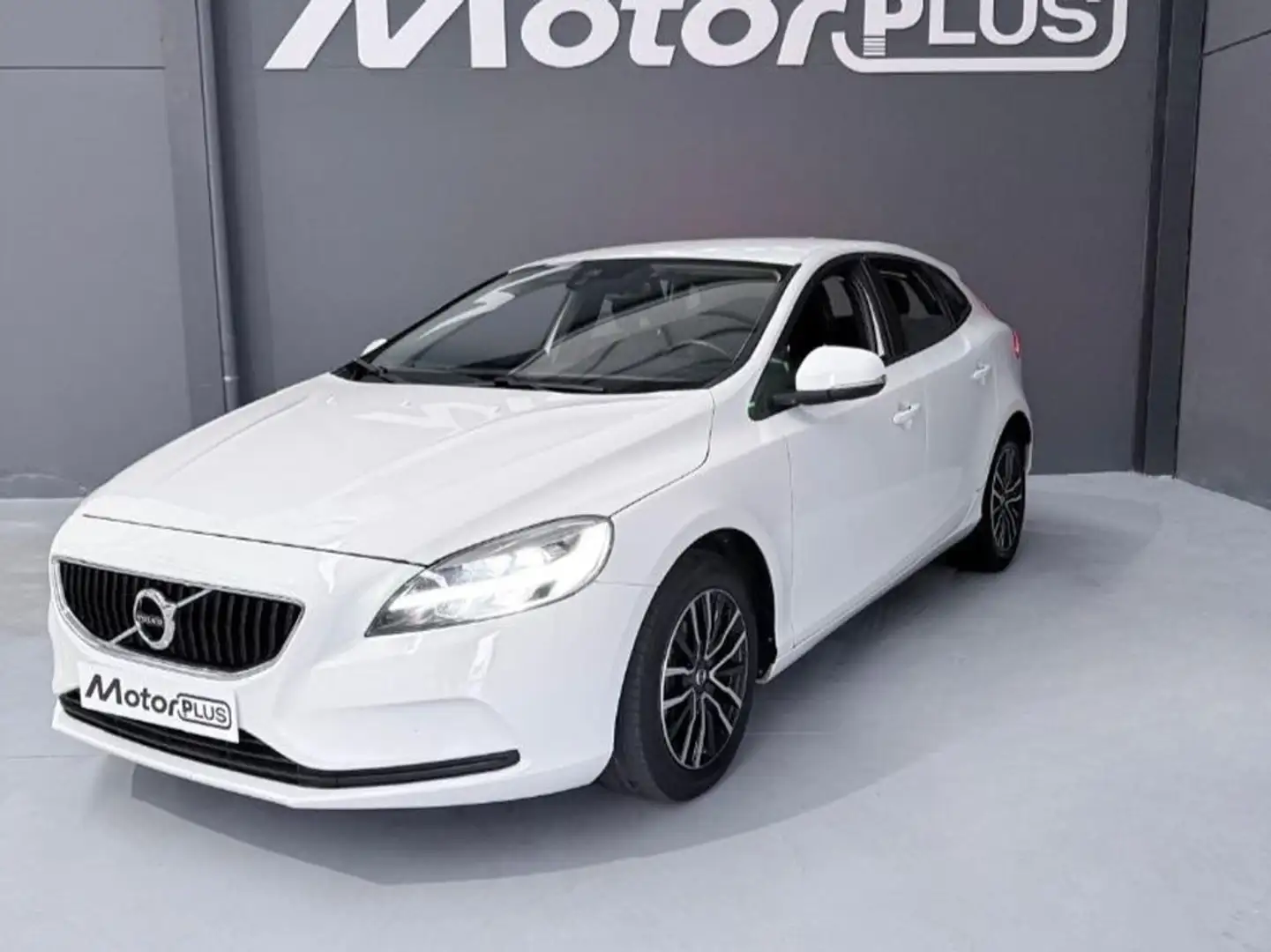 Volvo V40 D2 Momentum 120 Blanco - 2
