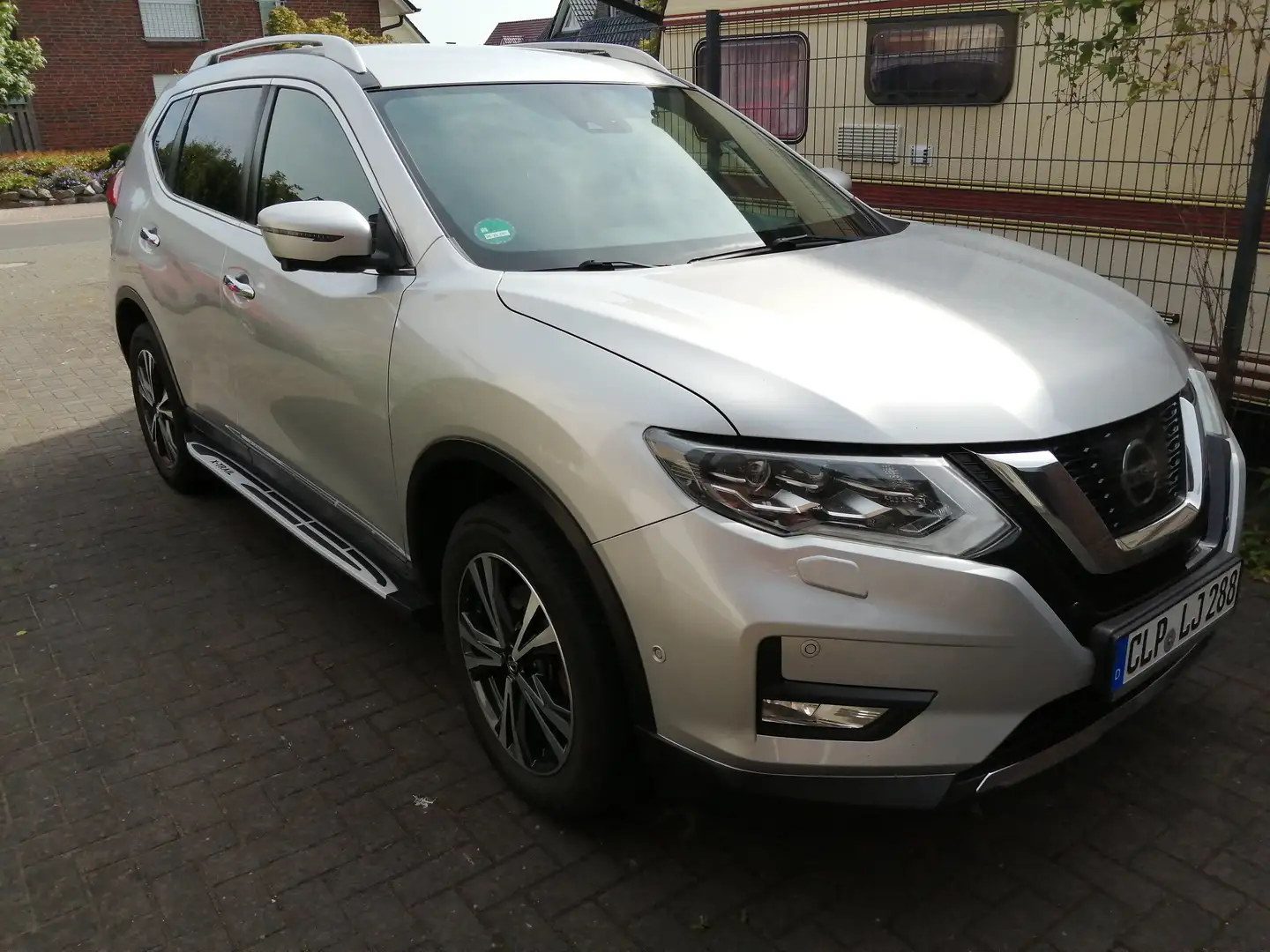 Nissan X-Trail X-Trail 2.0 dCi ALL-MODE 4x4i N-Connecta Silber - 1