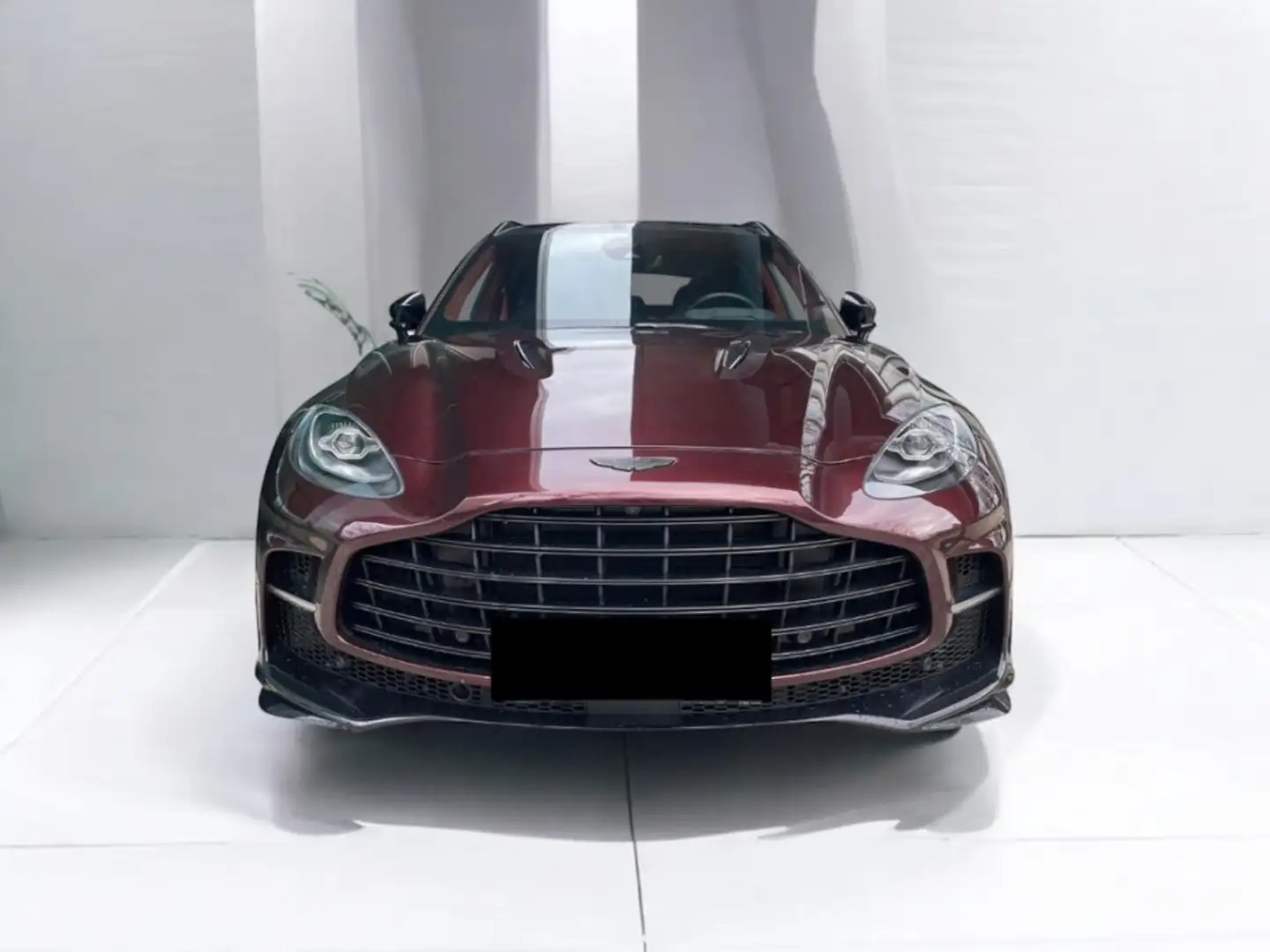 Aston Martin DBX DBX707 Burdeos - 1