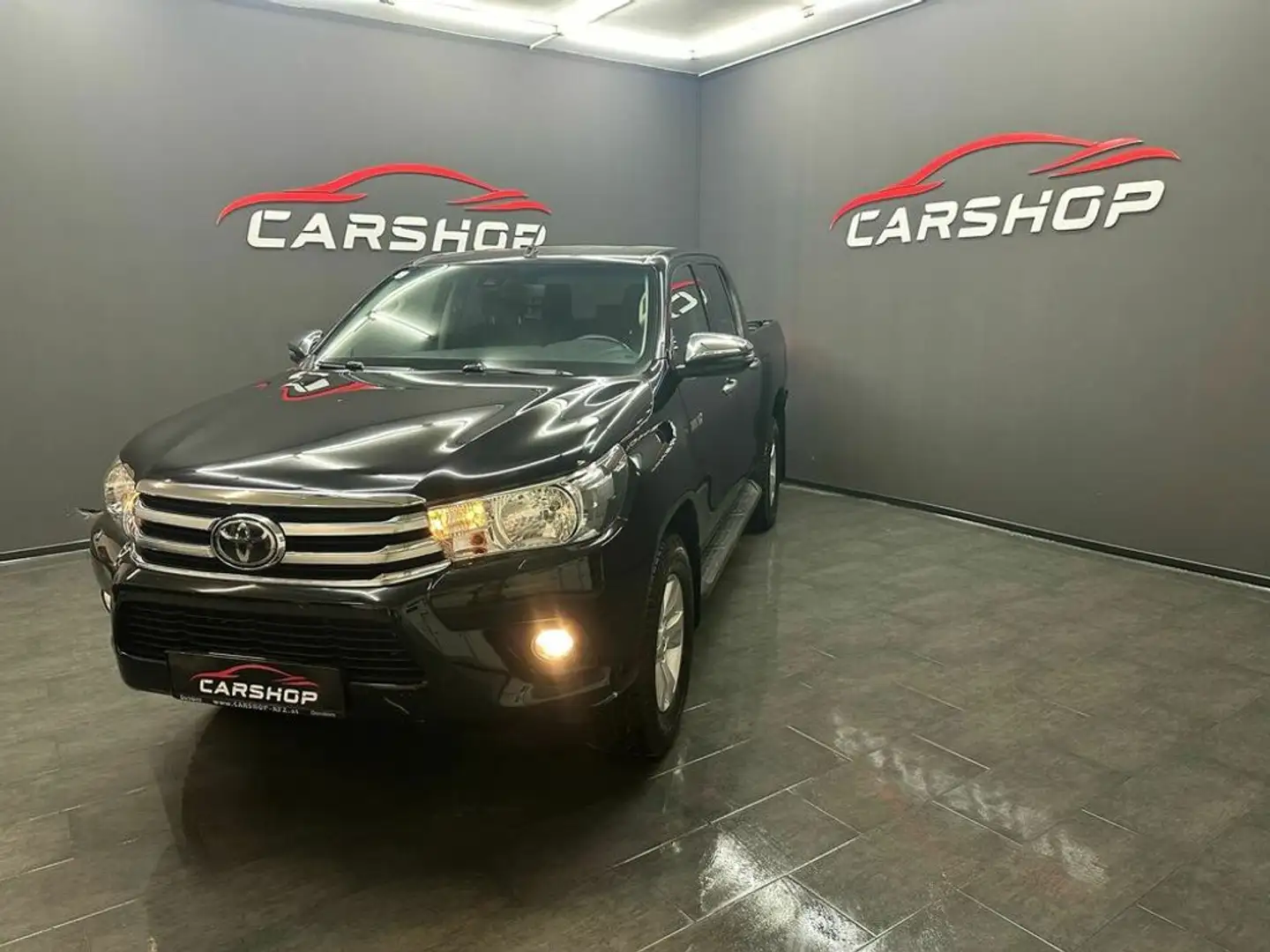 Toyota Hilux Double Cab Active 4x4 Automatik Schwarz - 2
