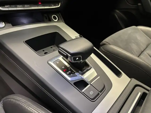 Audi Q5 view 11