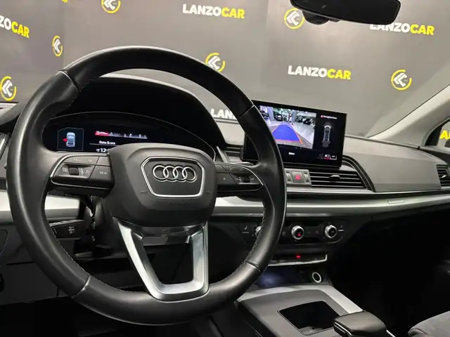 Audi Q5 view 8