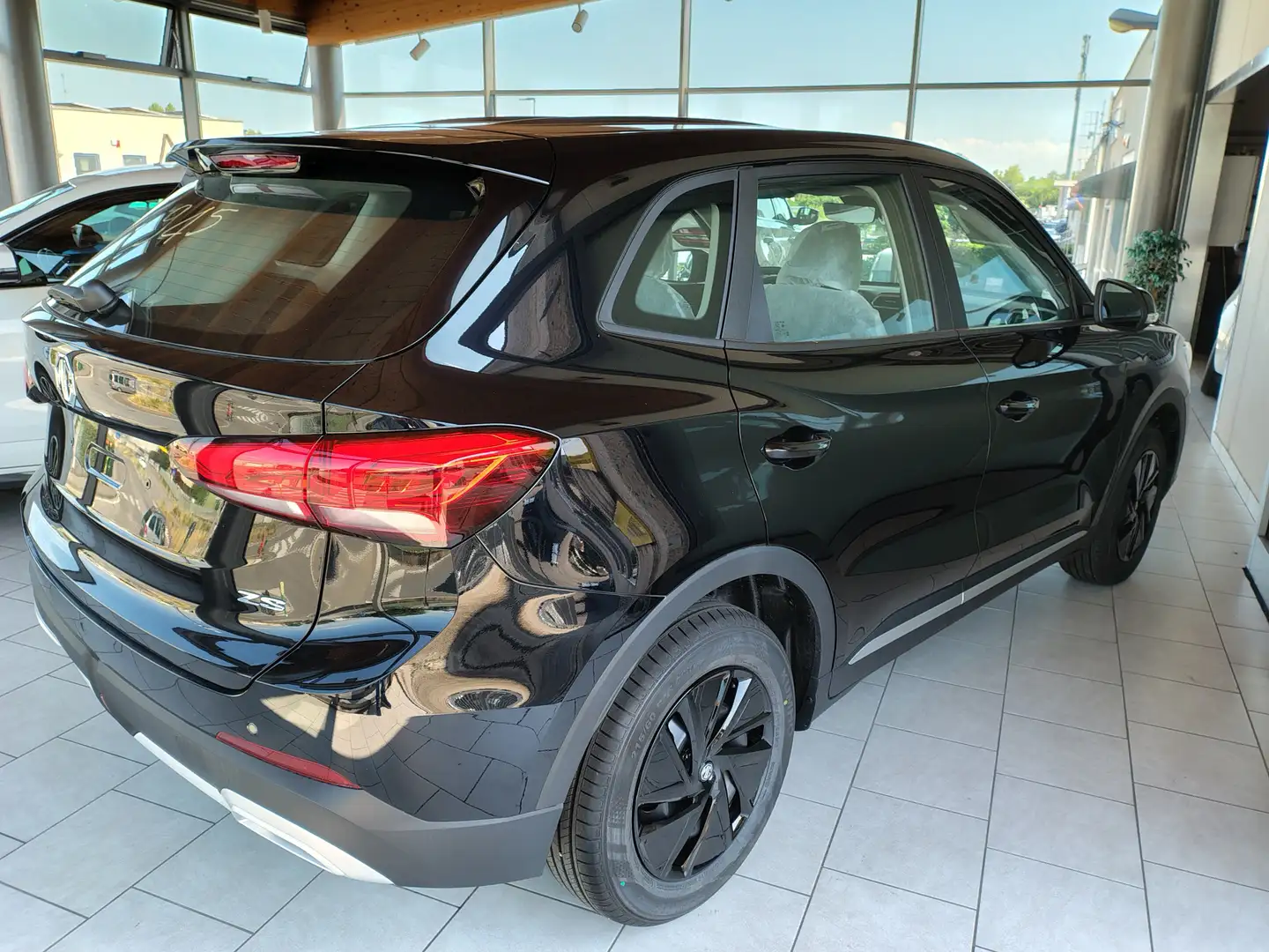 MG ZS ZS 1.5 Standard Schwarz - 2