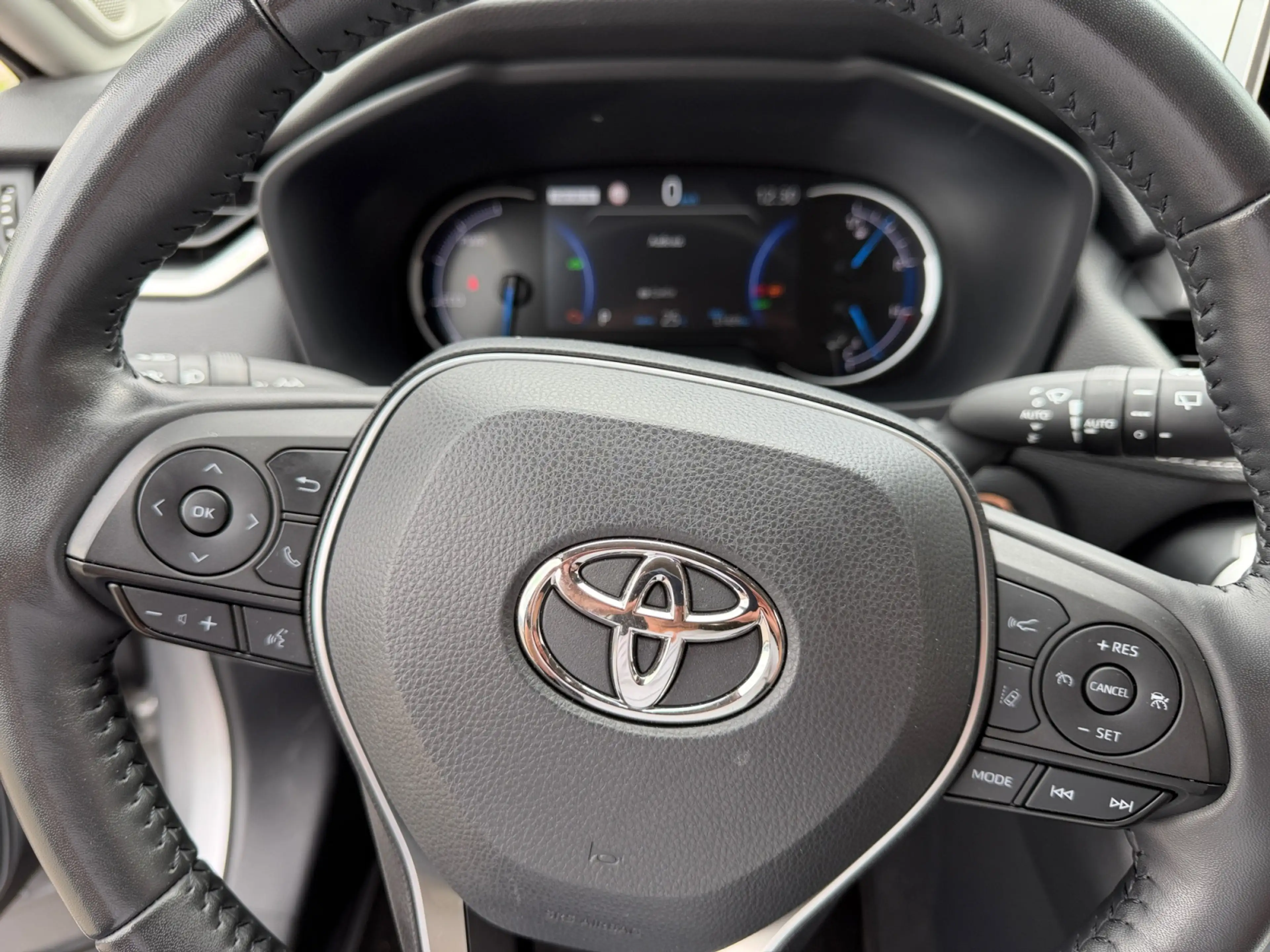 Toyota RAV 4 2,5 l Hybrid 4x4 VIP, CVT, Vollausstattung — photo 11