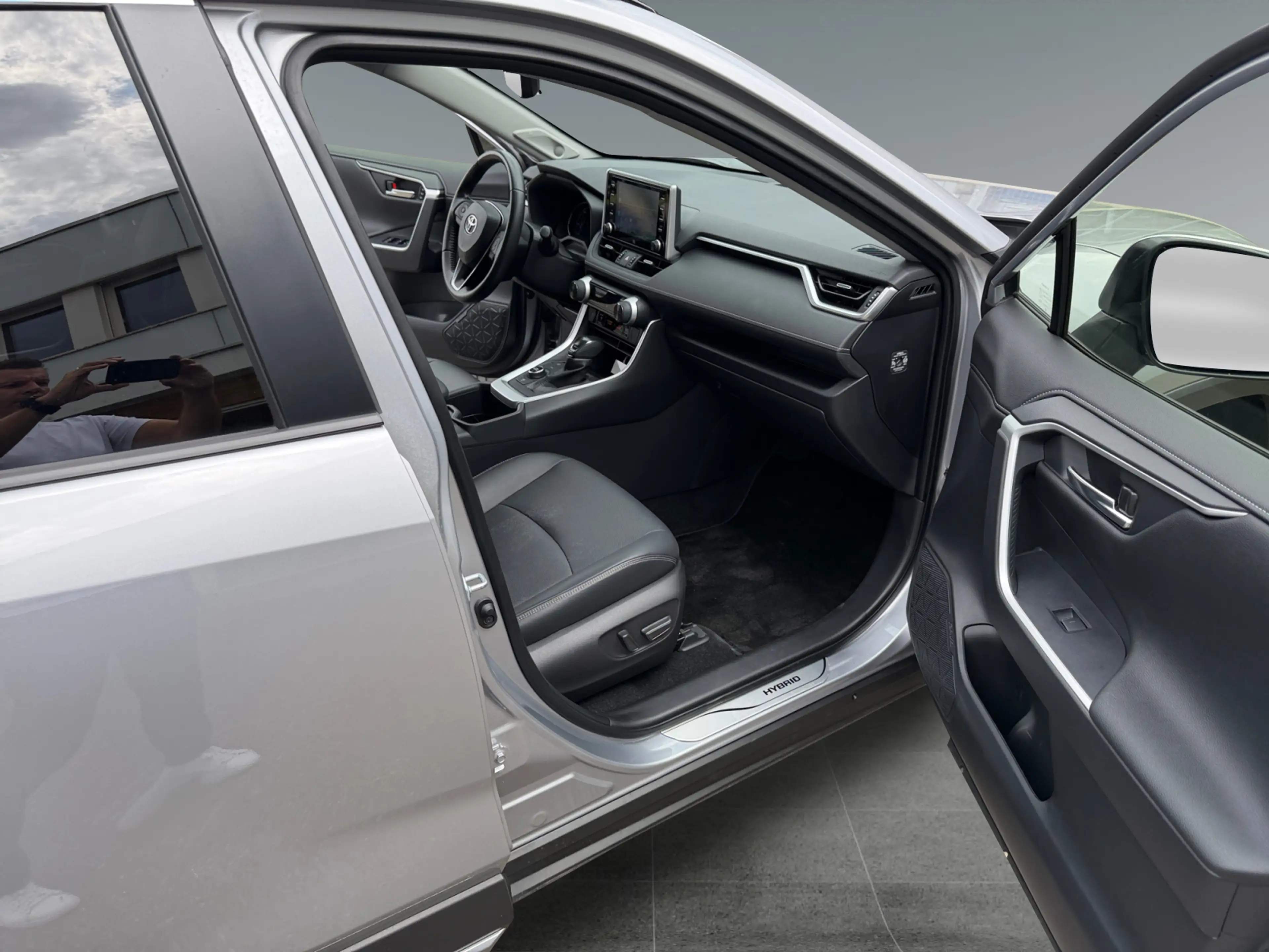 Toyota RAV 4 2,5 l Hybrid 4x4 VIP, CVT, Vollausstattung — photo 12