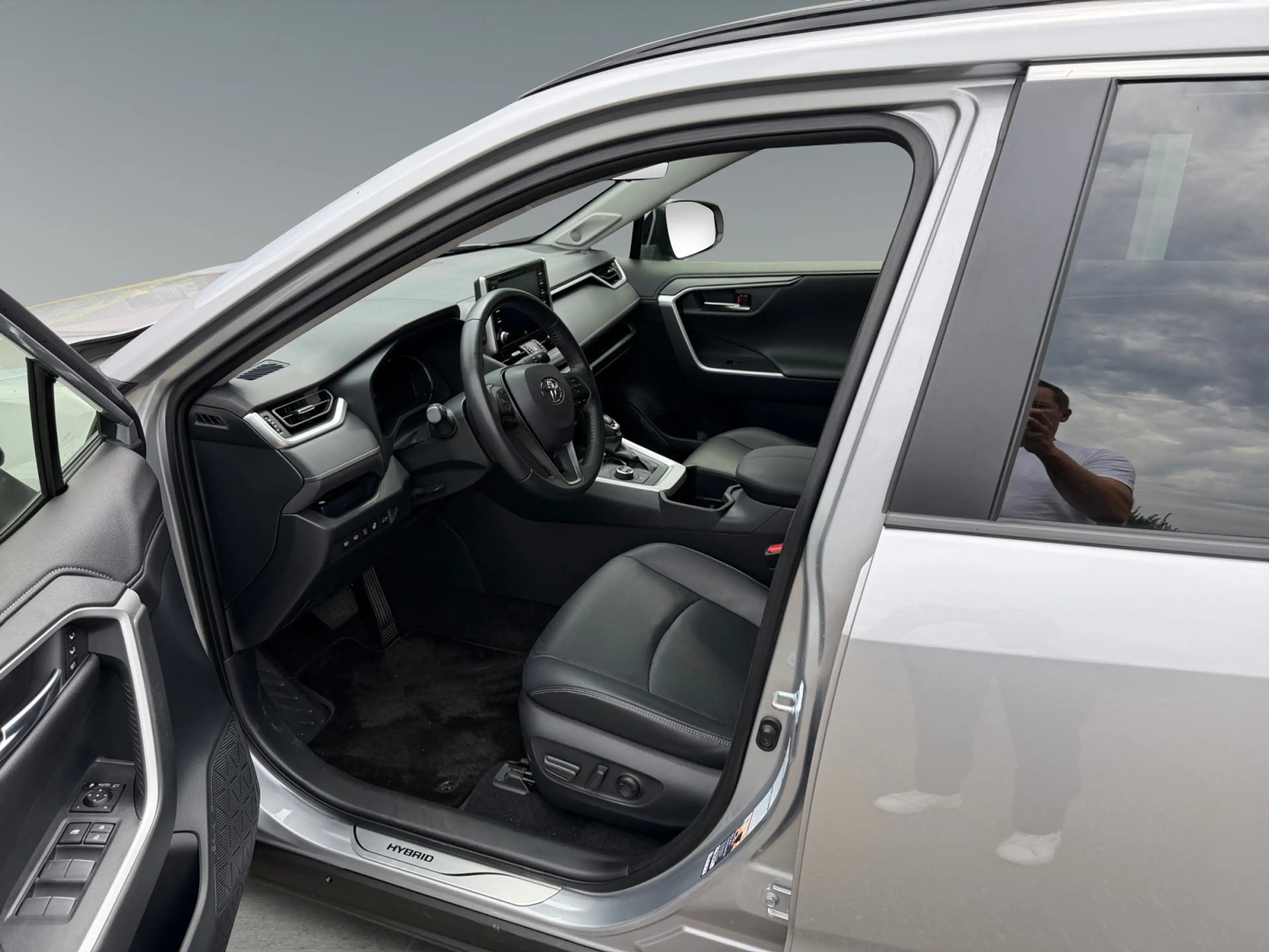 Toyota RAV 4 2,5 l Hybrid 4x4 VIP, CVT, Vollausstattung — photo 9