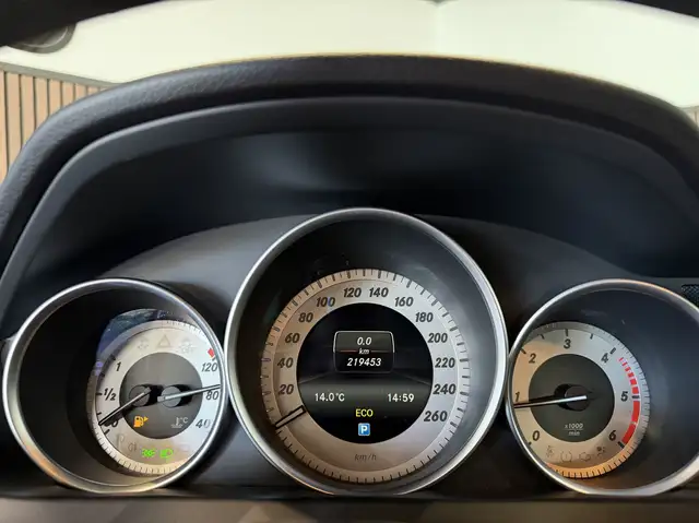 Mercedes-Benz C-Class view 9