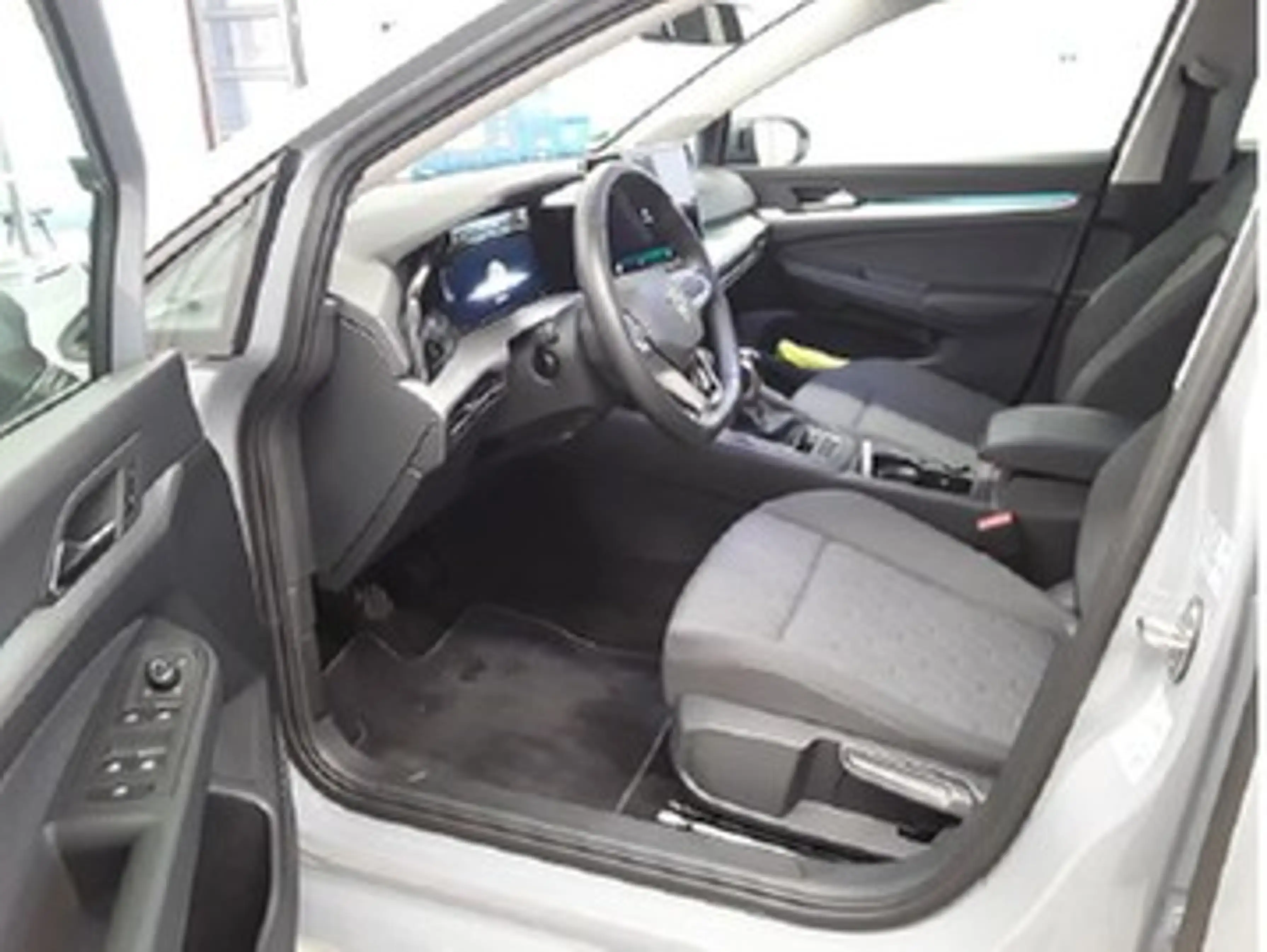 Volkswagen Golf VIII 1,5 TSI Life ACC Matrix Navi R-Kamera Soun... — photo 3